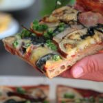 Pizza vegan con pasta madre essiccata, molto alveolata!