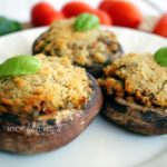 Funghi portobello gratinati vegan: ricetta per un secondo piatto.