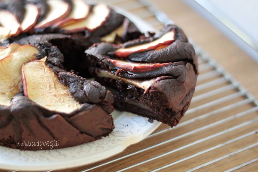 Torta di mele vegan senza glutine al cacao